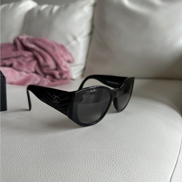Never Worn Chanel Polarized Oval Sunglasses - Picture 1 of 5